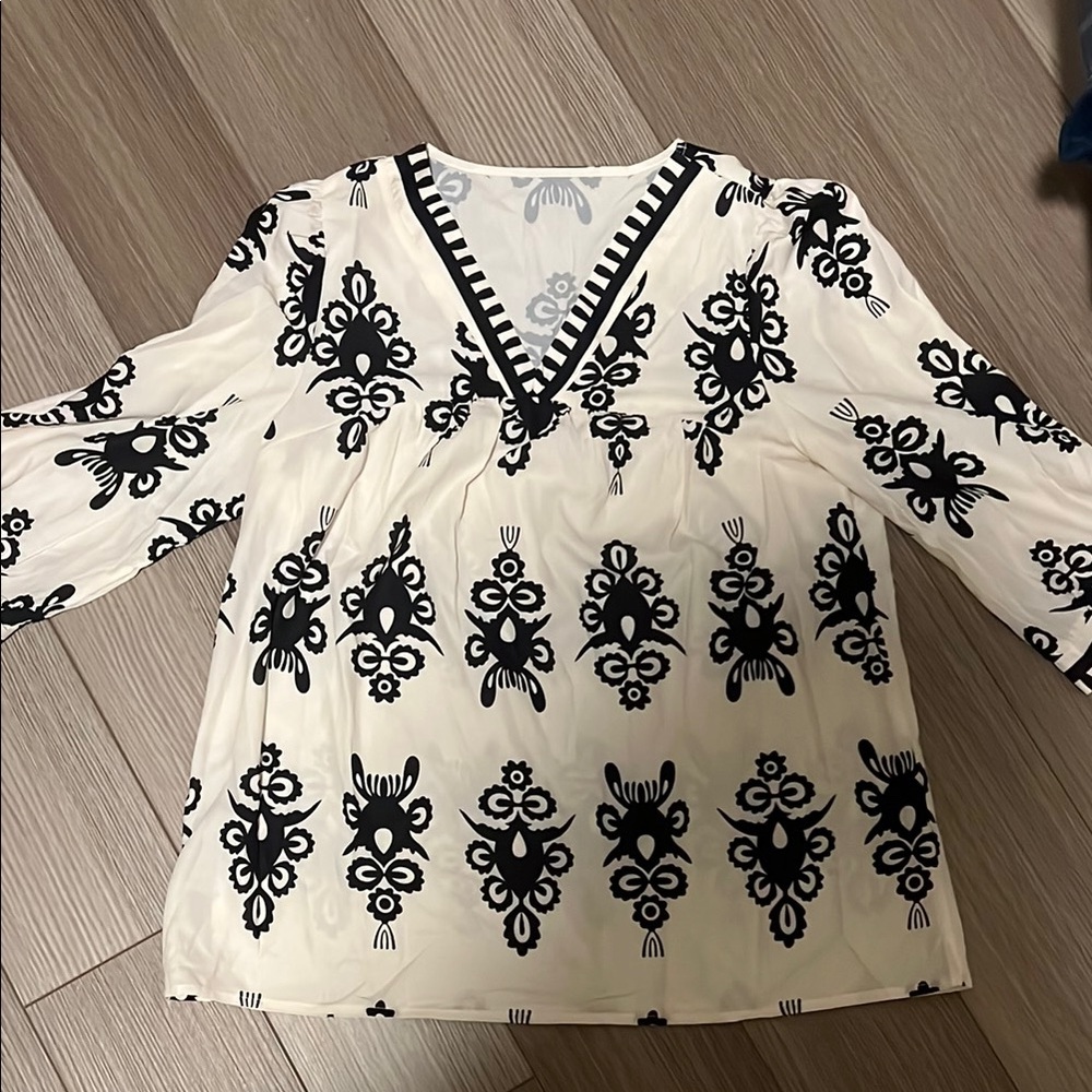 Black and White Patterned Women's Top